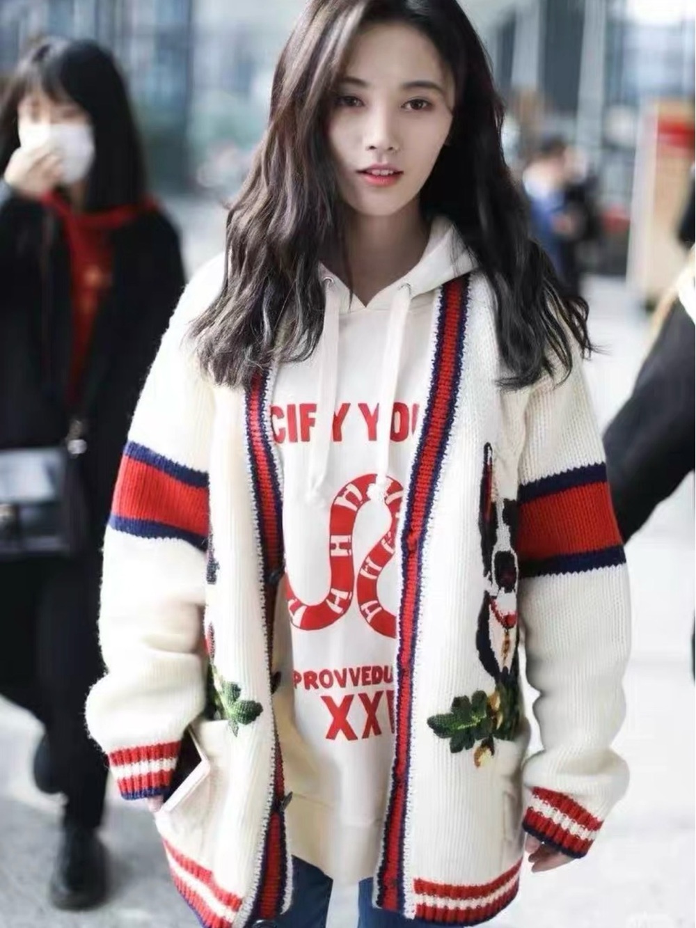 🚩steal Gucci Cream Cable-Knit Cardigan with Red & Blue Trim and Dog Motifs - Picture 5 of 7